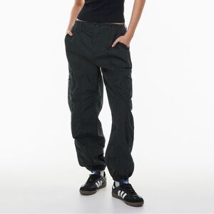 Aritzia TNA Black explore parachute Pants women - size medium